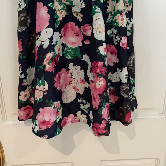 Rose dress - Picture 4 of 4